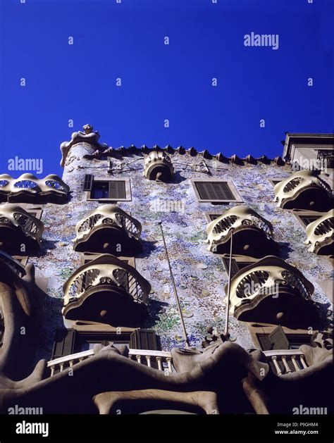 Detalle De La Fachada De La Casa Batll Dise Ado Por