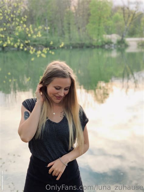 Luna Zuhause Charlottemarlone Charlottesyogaworld Nude Onlyfans Leaks Fappening