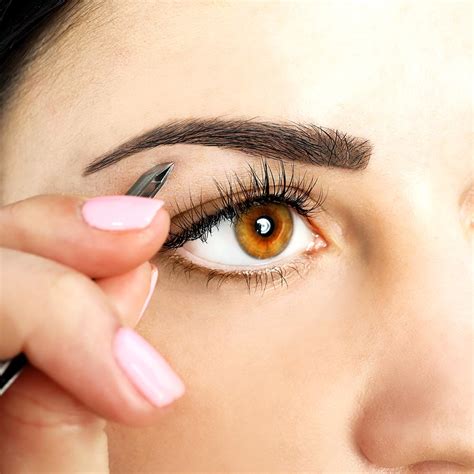 7 Eyebrow Mistakes Every Woman Makes According to Makeup Artists ...