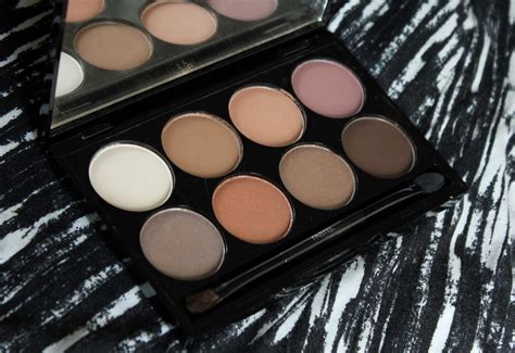 Bayan Bak Ml Pastel Nude Far Paleti Ile Yapt M Makyajlar