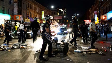 Nyc Police Cars Plow Through Crowd Mayor Calls For Investigation