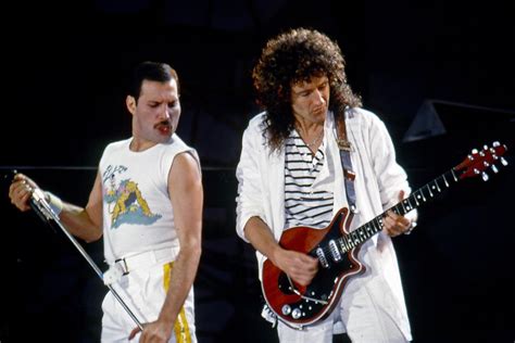 Freddie Mercury Brian May Leads Tributes To Queen Frontman 25 Years