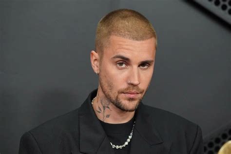 Quem E Justin Bieber - Justin Bieber estava impecável e elegante no tapete vermelho.