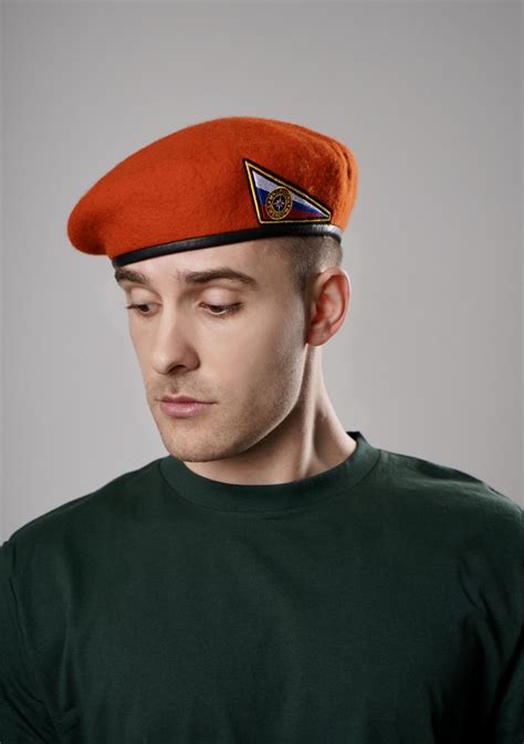 Берет оранжевый