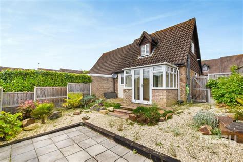 Aylward Close Hadleigh Ip Bed Semi Detached House For Sale