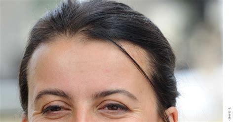 Cécile Duflot enfile une cagoule et scande le Free Pussy Riot