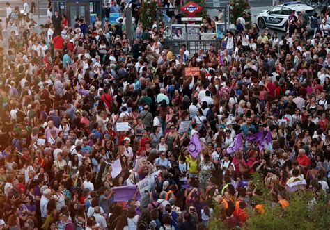 Centenares De Personas Se Movilizan En Madrid Para Apoyar A Jennifer