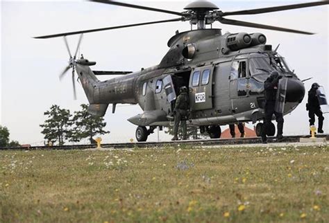 Italian Carabinieri And Czech Military Police Conduct Hot Load Training