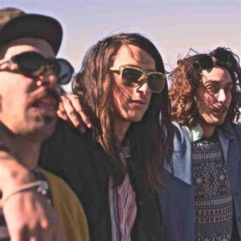 Hiding Under The Covers - The Growlers - Cifra Club