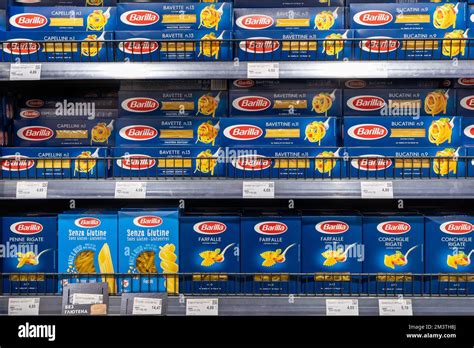 Barilla Pasta Auf Dem Regal Des Supermarkts Das Unternehmen Wurde 1877