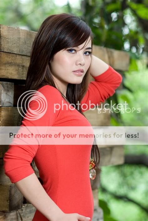 Nhã Lê Quả bom Sex