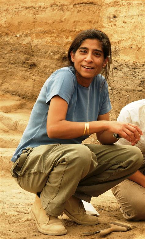 What Do Archaeologists Wear? - Trowelblazers