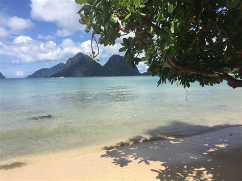 The Palawan Debate: Coron or El Nido?Speck on the Globe