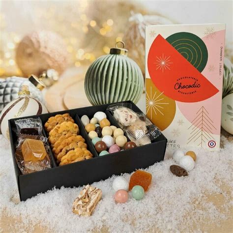 Coffret Cadeau avec Assortiment Gourmand à Offrir pour Noël ou Nouvel An