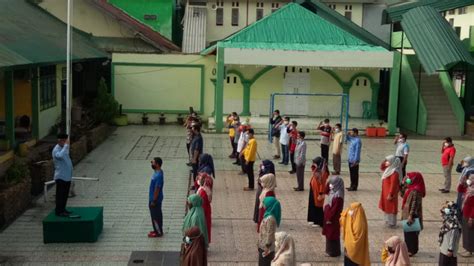 Wujud Cinta Tanah Air MTsN 1 Bone Gelar Penghormatan Bendera Merah Putih