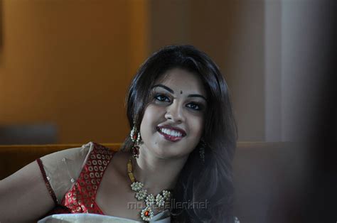 Richa Gangopadhyay Hot Navel In Mirapakaya