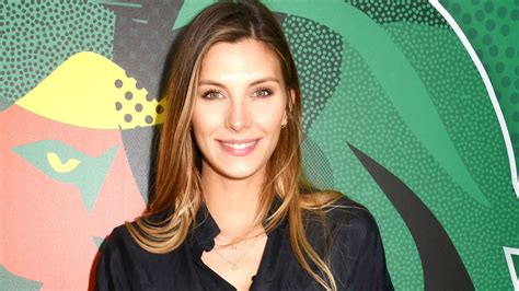 Camille Cerf canon en bikini lors de ses vacances en Corse Vidéo