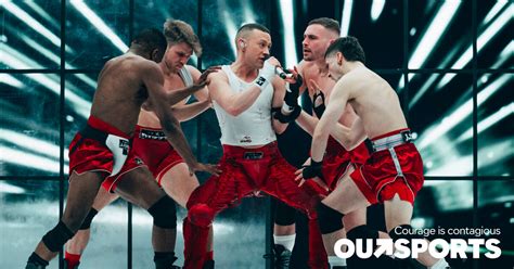 L Eurovision Devient Gay Pour La Boxe Alors Qu Olly Alexander Chante Dans Le Vestiaire