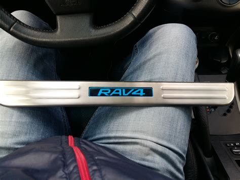 Накладки на пороги с подсветкой rav4 — Toyota RAV4 (III), 2 л, 2012 ...