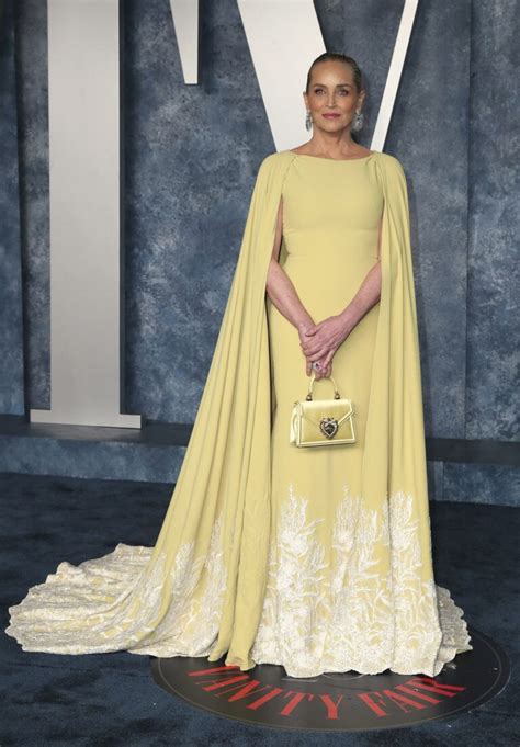 letnia Sharon Stone pozuje w skąpym bikini Kozaczek