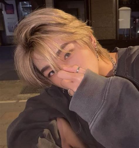 blonde korean men icons Penteados loiros Inspiração cabelo Cabelo masculino
