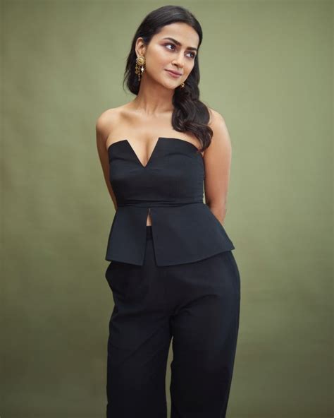 Shraddha Srinath Hot Photoshoot In Black Strapless Top And Phant Glamsundari In