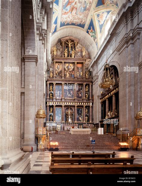 El Escorial, Palacio, interior de la iglesia y el Altar Mayor Stock ...