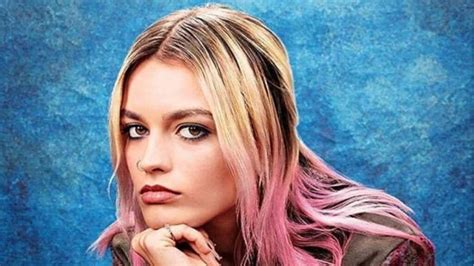 L Addio Ufficiale Di Emma Mackey Alla Serie Sex Education L Annuncio Dell Attrice