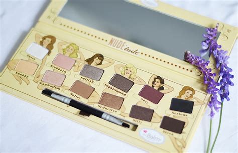 Testissä theBalm NUDE tude luomiväripaletti NUDE