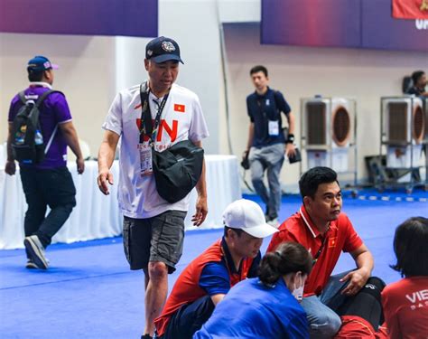 Hot Girl B Ng R Tr Ng Th O Vy Ng P U Xu Ng S N V N Xin Ti P T C Thi U Cho B Ng R N