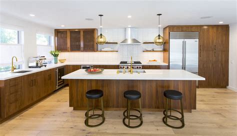 Modern Kitchen Island Pendant Lights Brighten California Townhouse