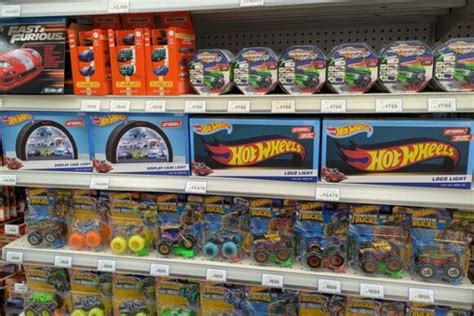 トイザらス限定のホットウィールライト付きディスプレイケースが欲しい Hot Wheels 情報まとめ ホットウィール にわかマニア