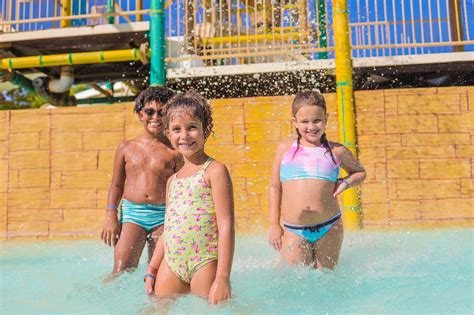 São Paulo para crianças Carnaval no Hot Beach Olímpia apresenta de escolas de samba desfiles