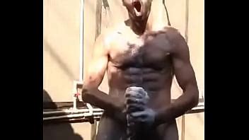 Coup De Poing Dans Le Bain XVIDEOS