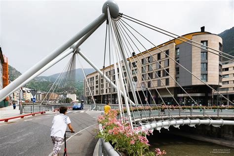 Андорра - крохотная европейская страна, расположившаяся в горах на ...