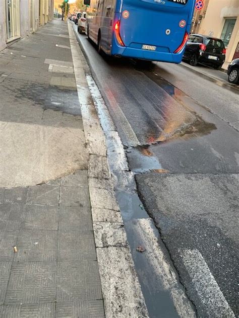 Perdita D Acqua In Via Cavour A Nettuno La Segnalazione Di Un Cittadino