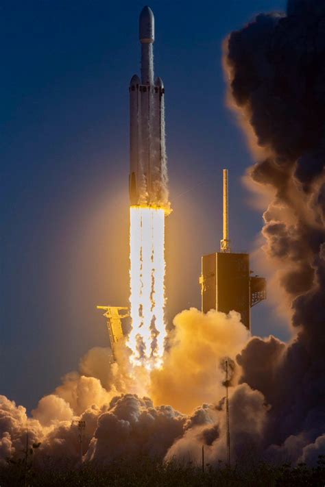 Un Successo La Prima Missione Commerciale Del Razzo Falcon Heavy Di