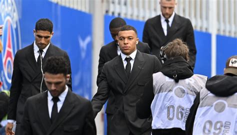 Kylian Mbappé já sabe que não vai jogar a extremo esquerdo no Real Madrid