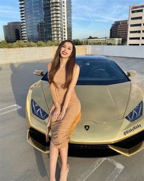 Mẹ bỉm sữa hot nhất MXH được chồng cho gần 2 tỷ đồng mỗi tháng để yên tâm ở cữ từng bị ném