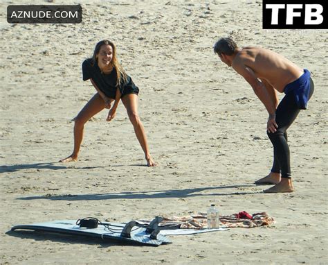 Isabel Lucas Sexy Seen Flaunting Her Hot Bikini Body At The Beach In Byron Bay AZNude