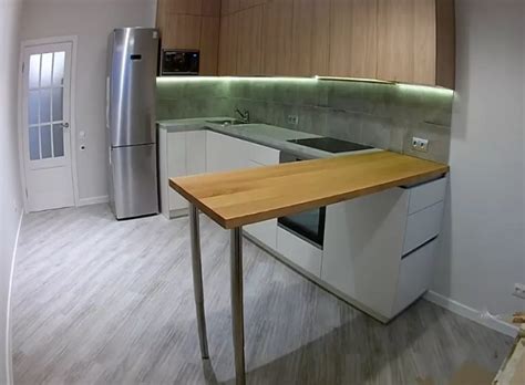 Кухня с барной стойкой. Угловая кухня до потолка