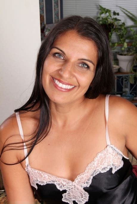 Beautiful Face Milf Over Porn Pics Naked Photos Sexygirlspics
