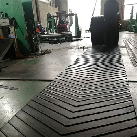 Oil And Grease Resistant Chevron Conveyor Belt Monster Belting