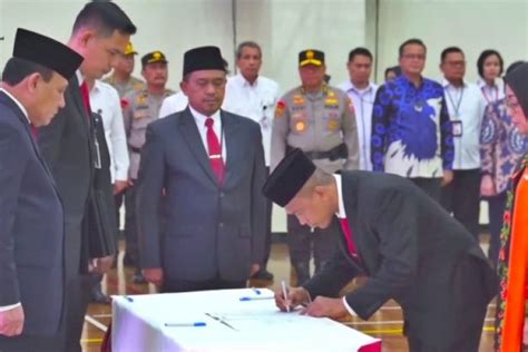 Firli Bahuri Lantik Irjen Rudi Setiawan Jadi Deputi Penindakan Dan