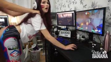 Follada Mientras Juega A La Consola Porn