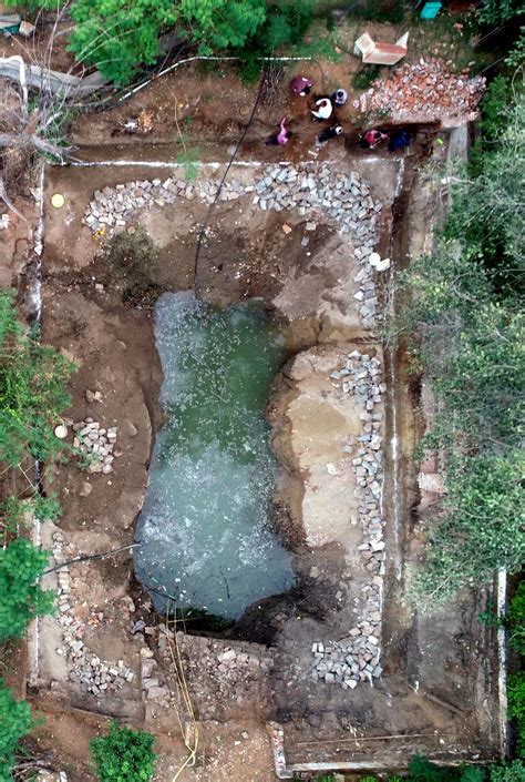 answering  call   baolis  hindu