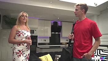 Fotógrafo folla a una MILF mayor XNXX