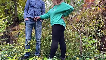 La belle mère MILF salope sait toujours comment faire en sorte que son beau fils se sente bien