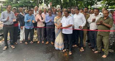 Former Opposition Leader Inaugurates New Service Road In Vashi