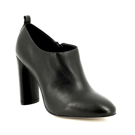 Женская обувь